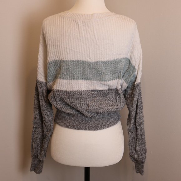π΄3 for $20π΄ Cropped Knitted Sweatshirt - Picture 10 of 11